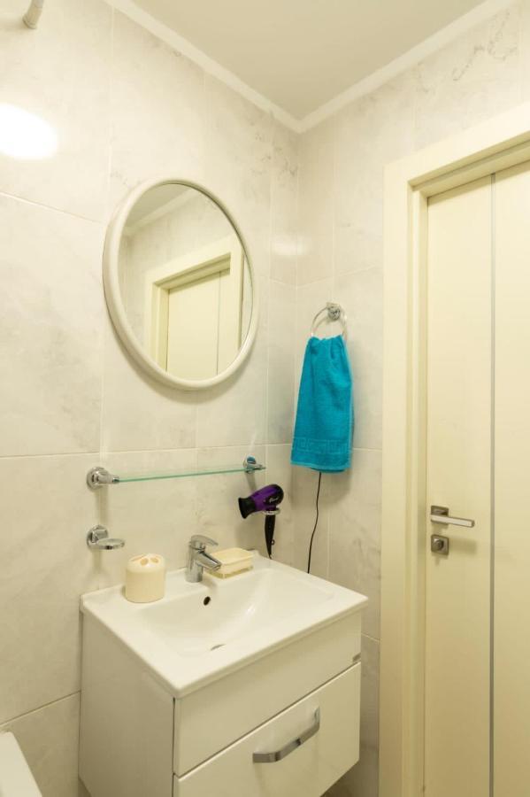 Ferienwohnung Однушка В Жк Абая 130/2 2019 Г.П. Almaty Exterior foto
