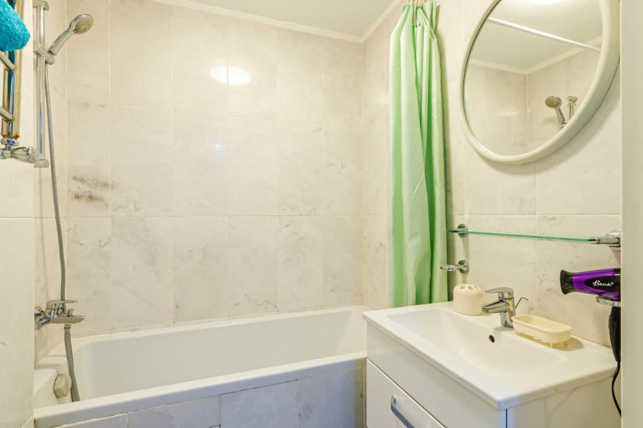 Ferienwohnung Однушка В Жк Абая 130/2 2019 Г.П. Almaty Exterior foto