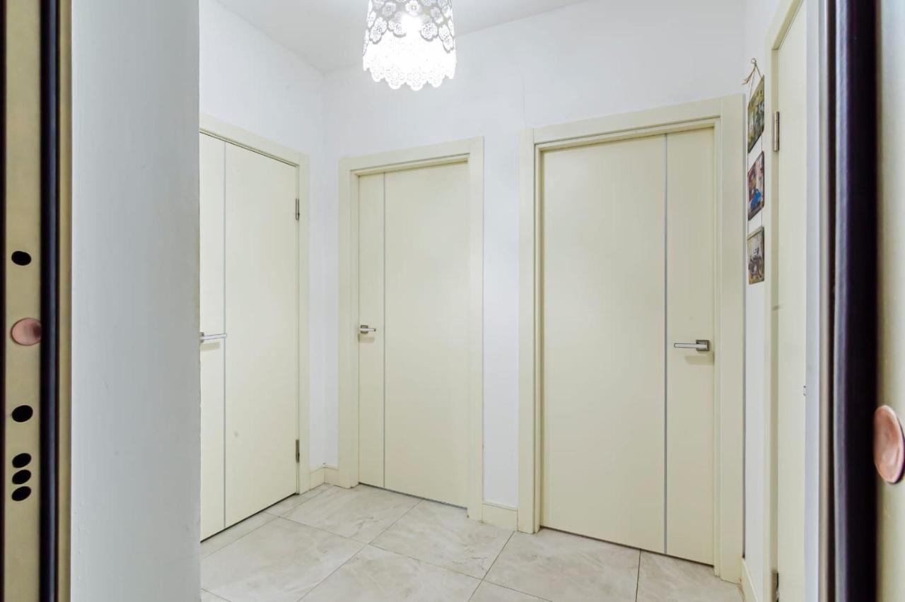 Ferienwohnung Однушка В Жк Абая 130/2 2019 Г.П. Almaty Exterior foto