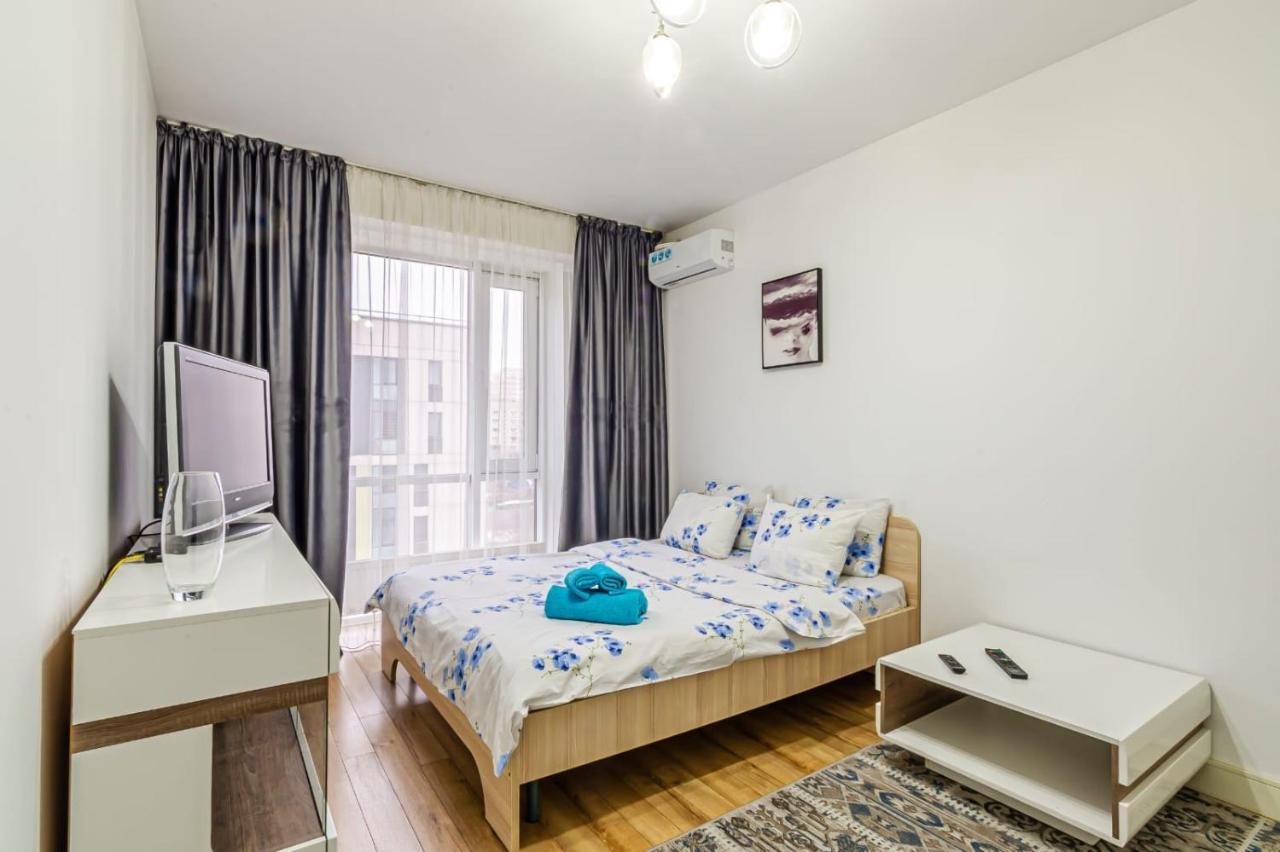 Ferienwohnung Однушка В Жк Абая 130/2 2019 Г.П. Almaty Exterior foto