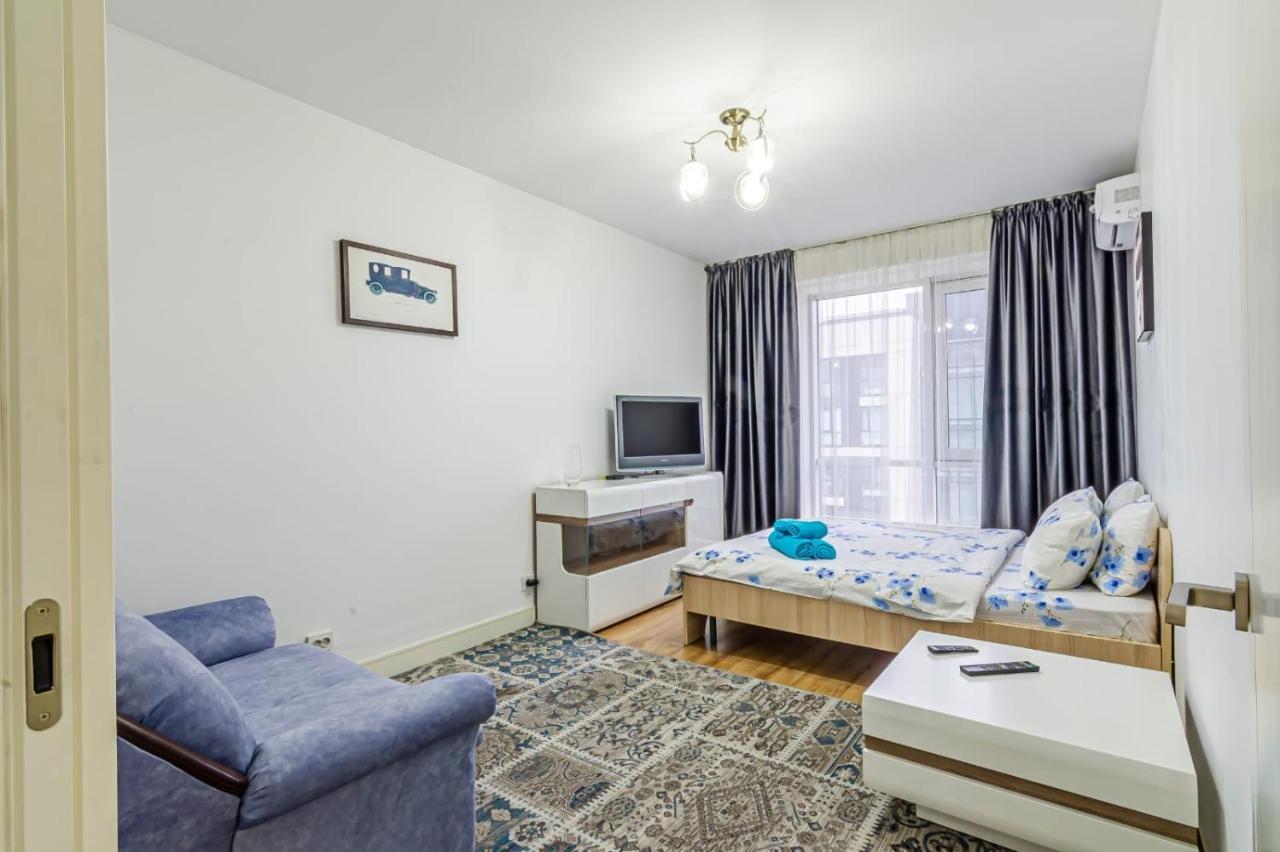 Ferienwohnung Однушка В Жк Абая 130/2 2019 Г.П. Almaty Exterior foto